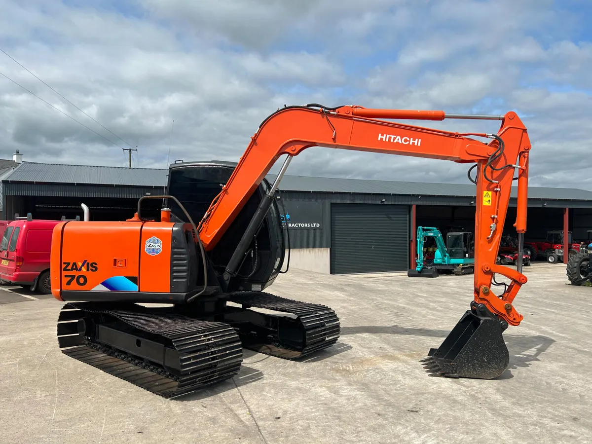 2014 Hitachi Zaxis 70 On 800mm Pads - Image 1