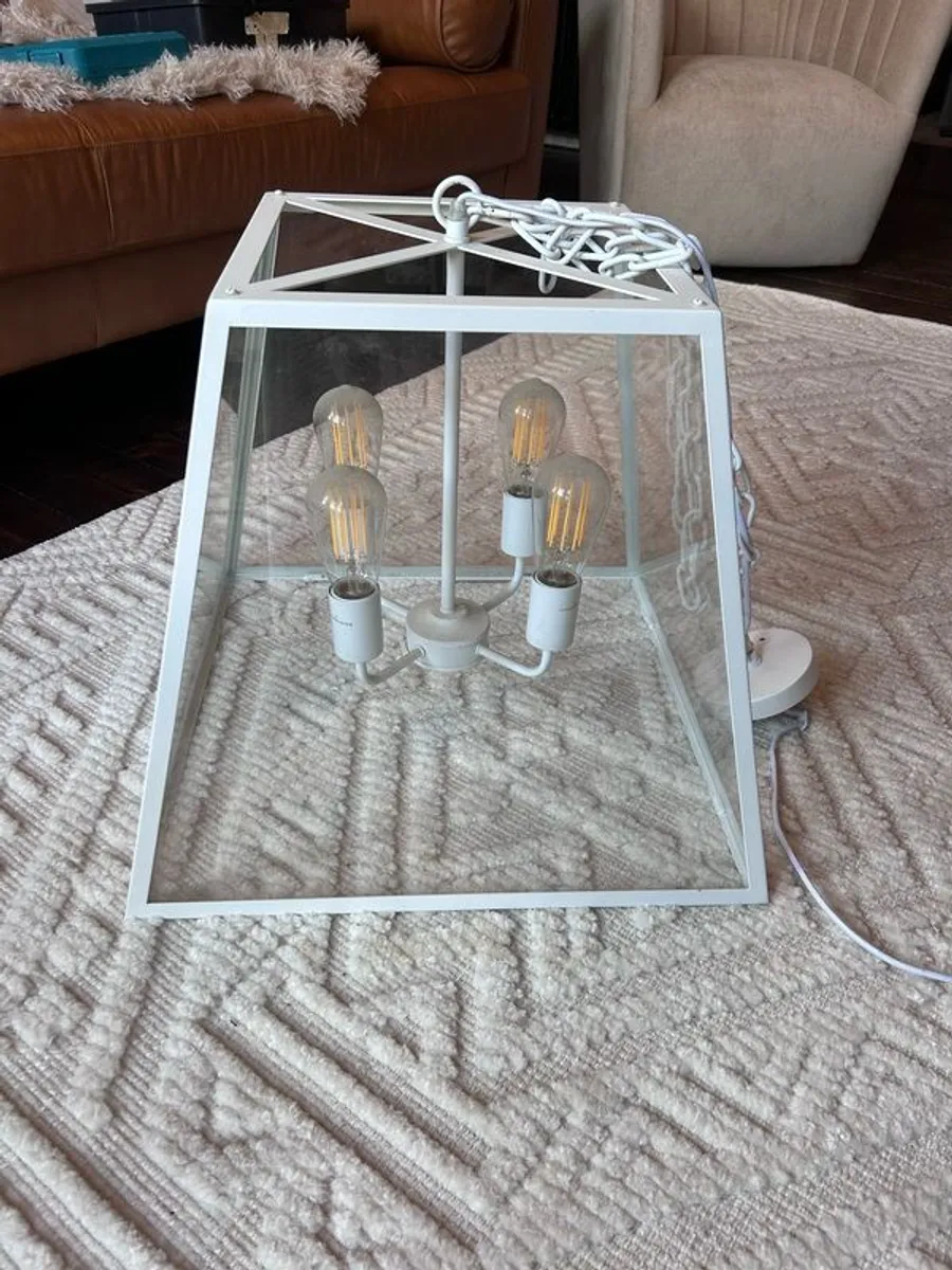 Lantern style chandelier 4 bulb - Image 1