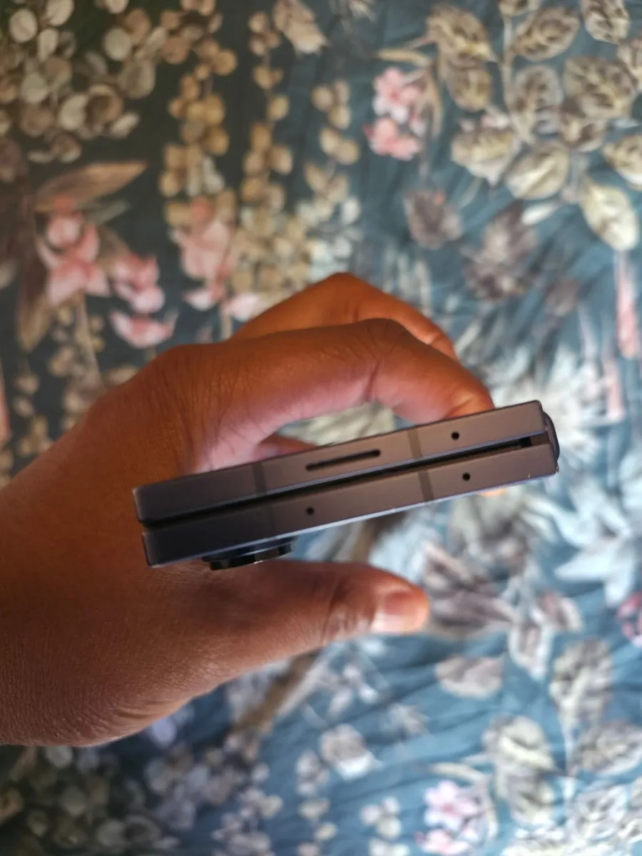 Samsung Galaxy Z Fold 6 (Navy / 256GB) – Unlocked - Image 3