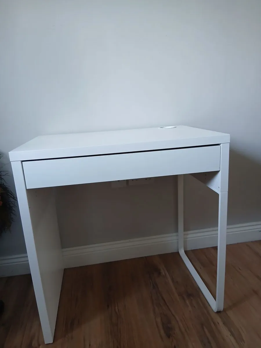 Study desk - Image 2