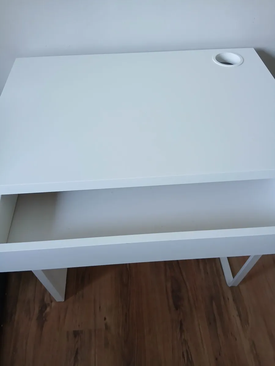 Study desk - Image 3