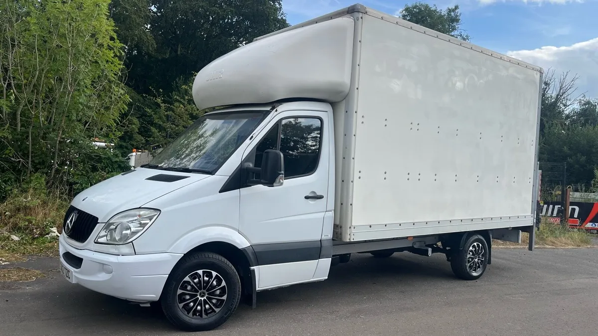 MERCEDES SPRINTER LUTON - Image 2