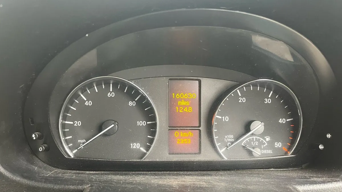MERCEDES SPRINTER LUTON - Image 3