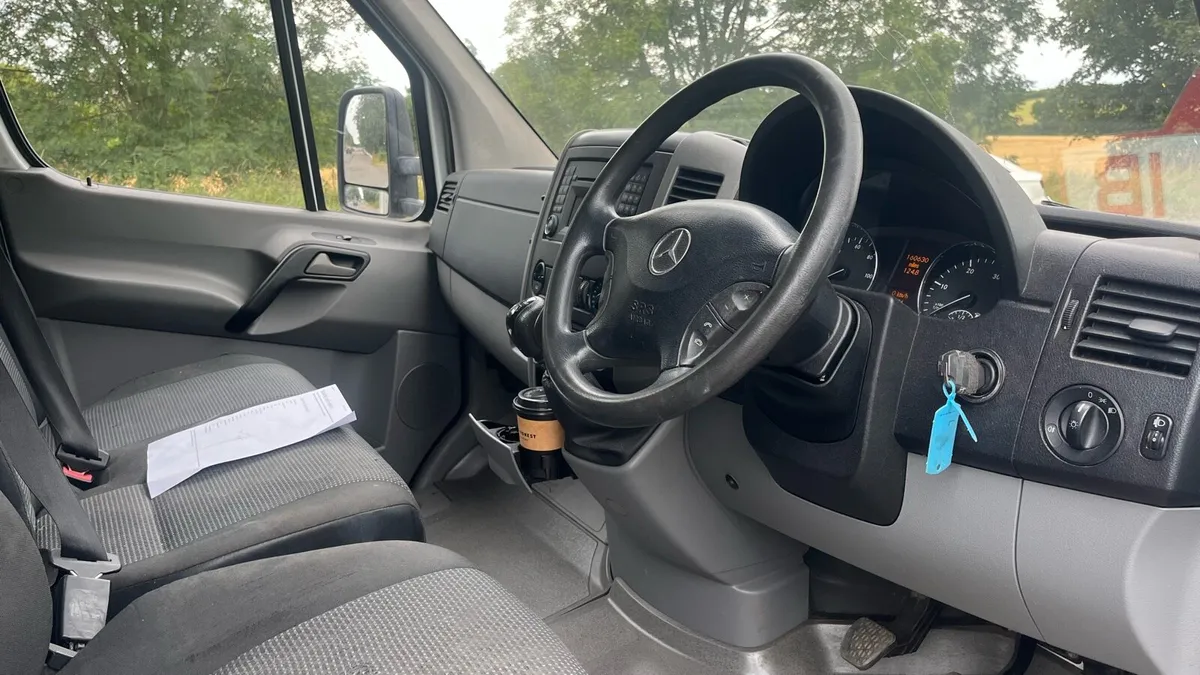 MERCEDES SPRINTER LUTON - Image 3