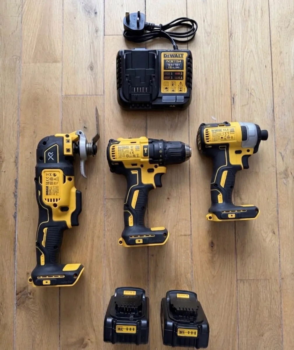 DeWalt 18V XR Brushless 3-Piece Tool Kit - Image 2