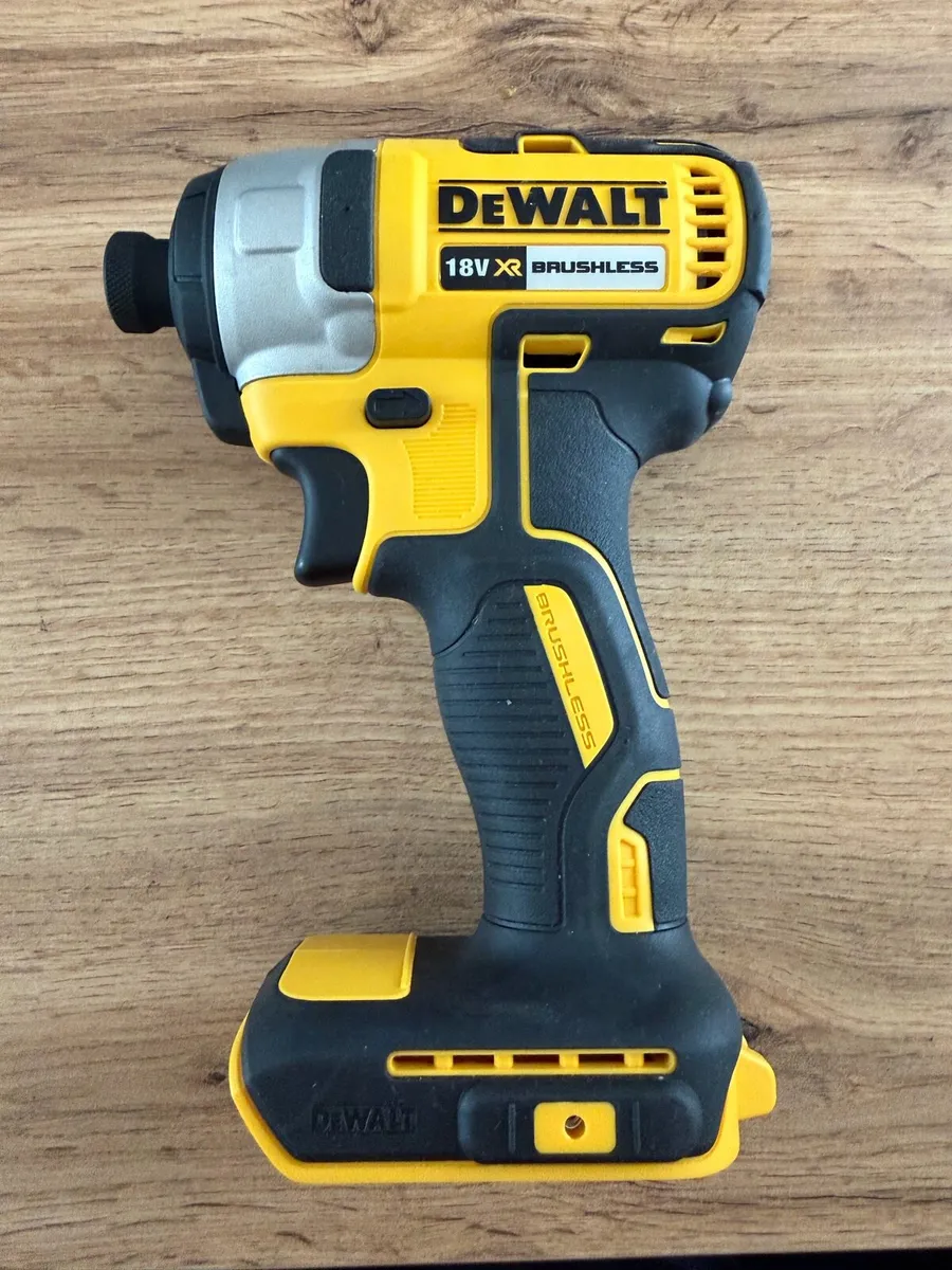 DeWalt 18V XR Brushless 3-Piece Tool Kit - Image 3