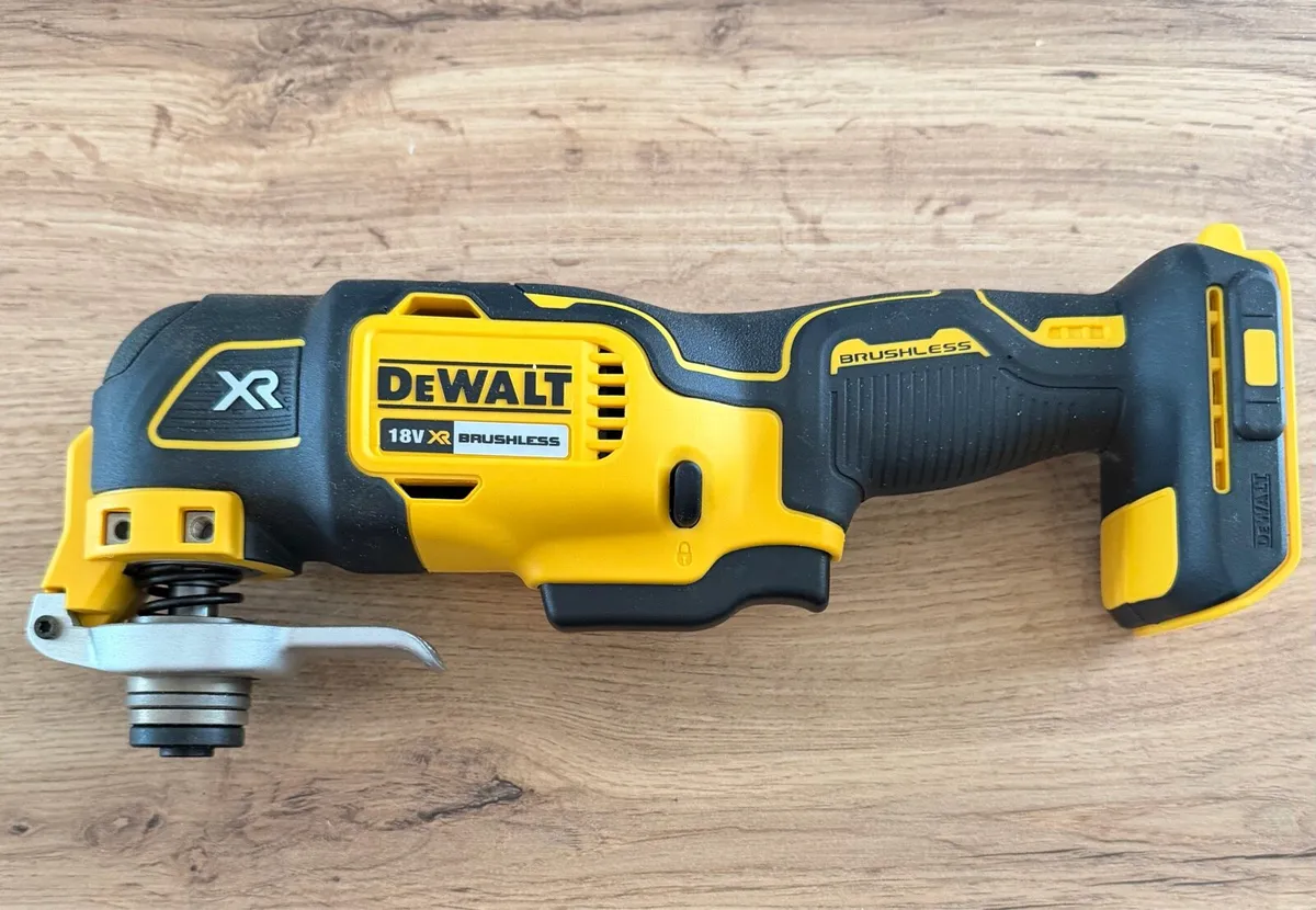 DeWalt 18V XR Brushless 3-Piece Tool Kit - Image 4