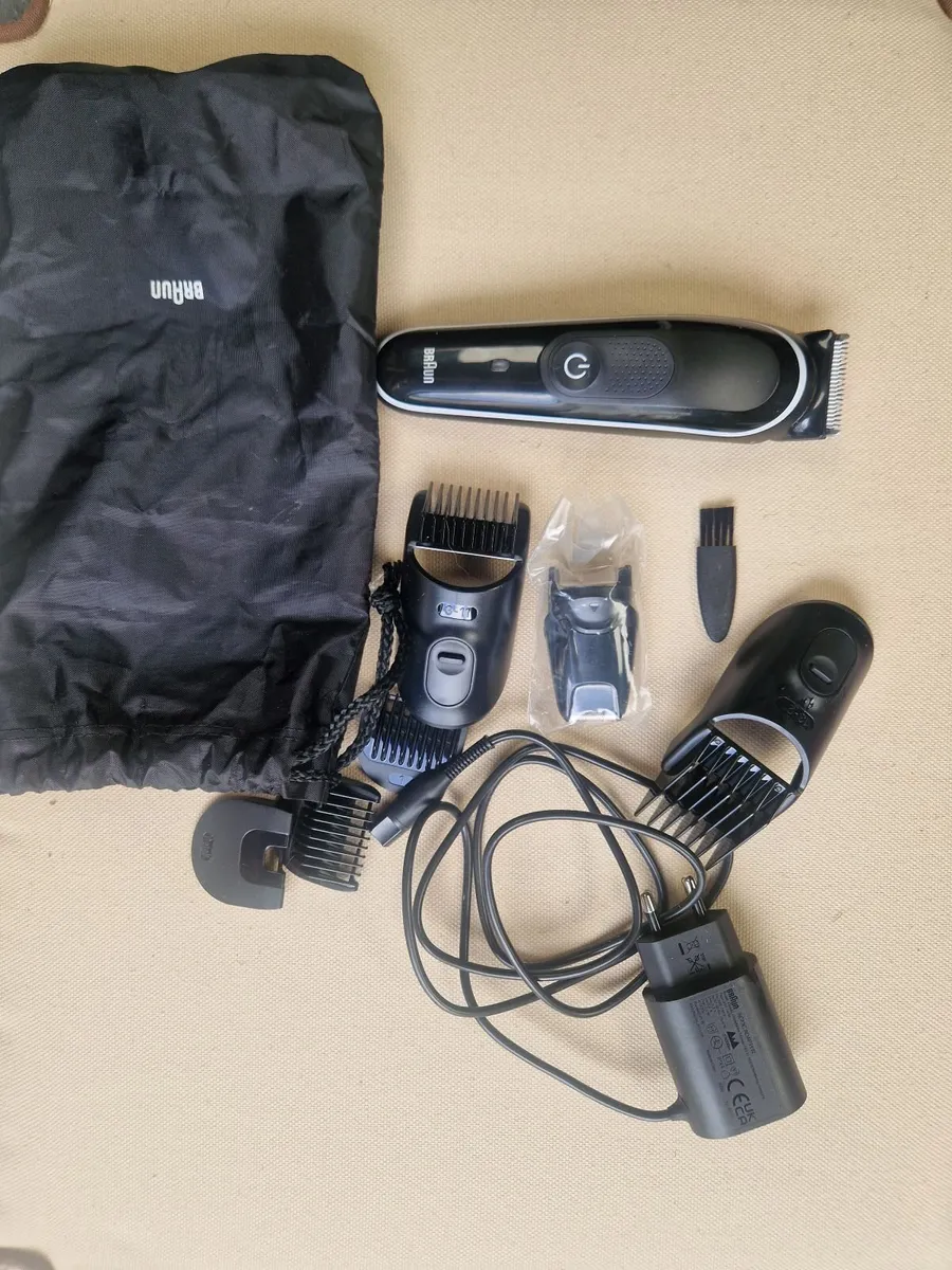Electric head shaver