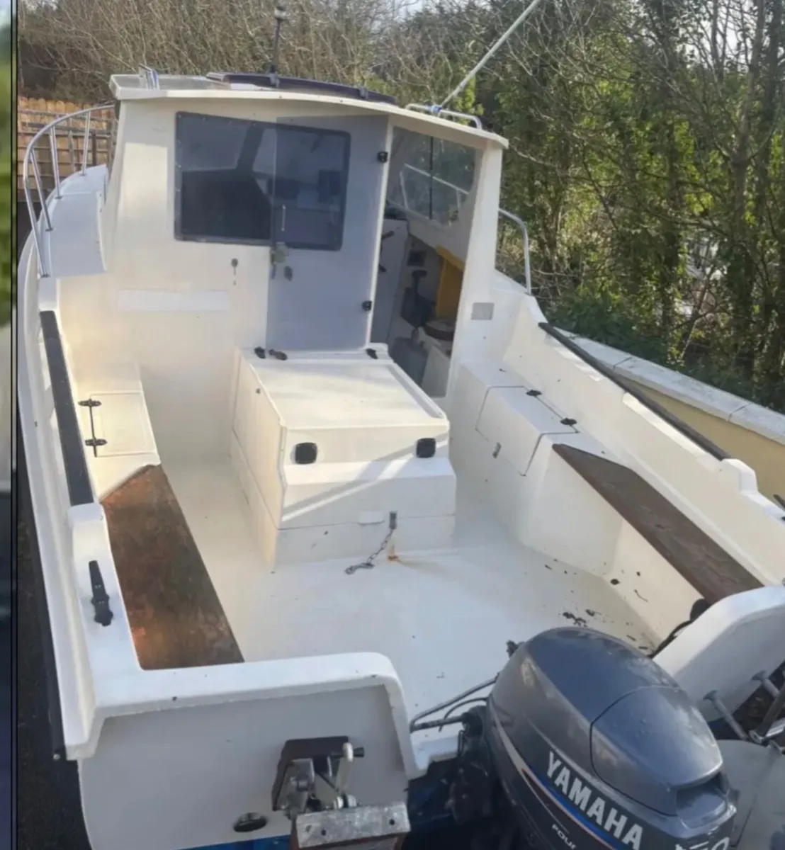Boat engine and trailer - Image 2