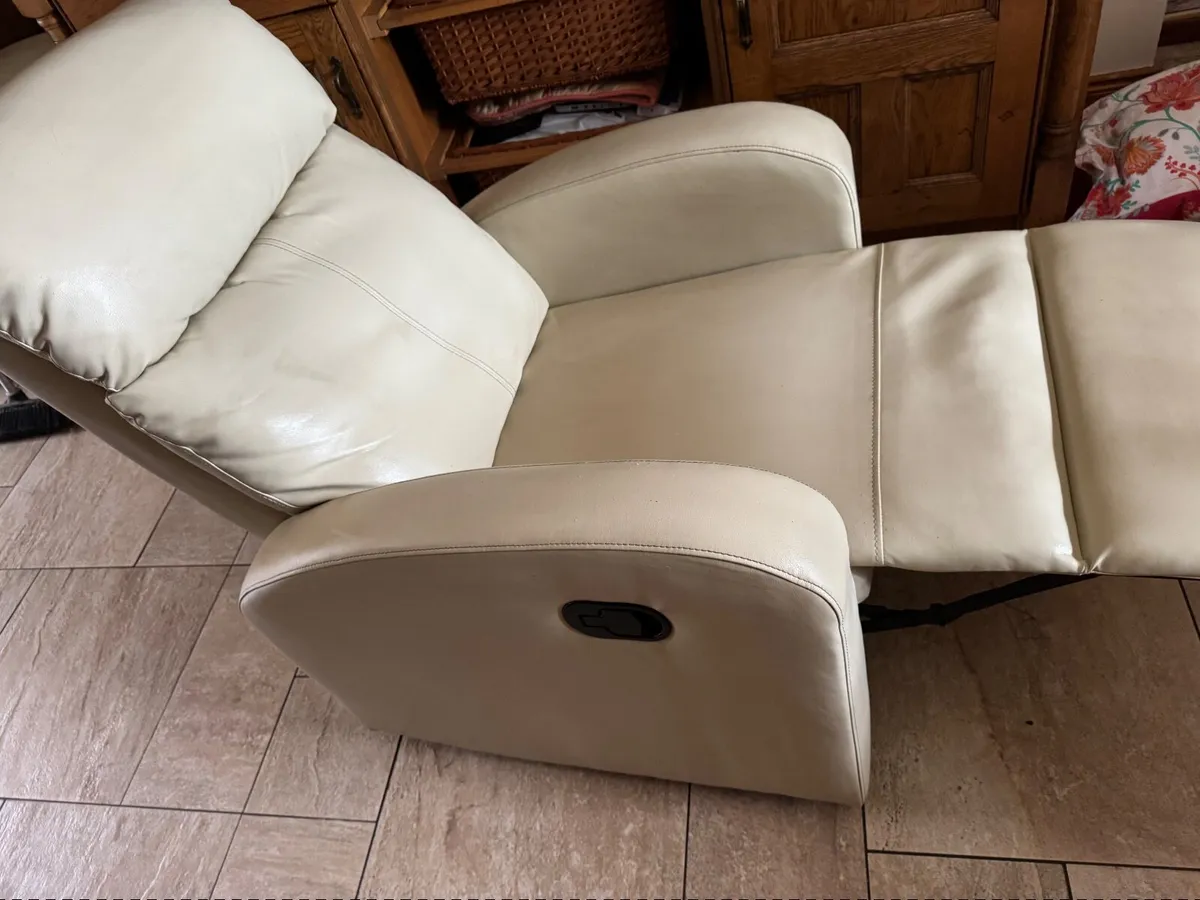 Faux leather Recliner chair - Image 4