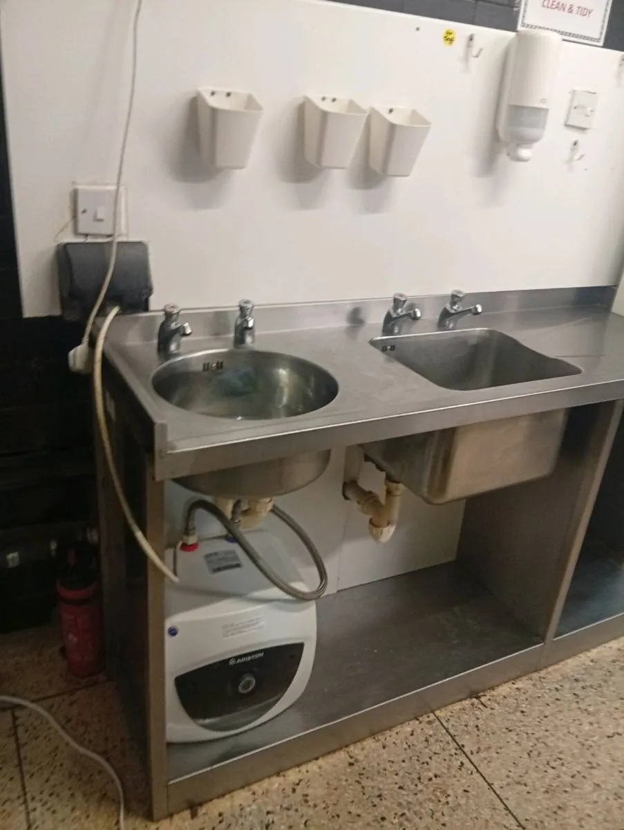 Stainless steel sinks