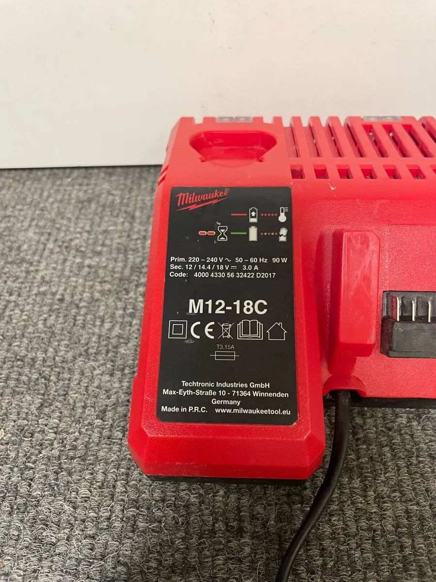 Milwaukee 18V 12V Dual Charger M12-18C - Image 2
