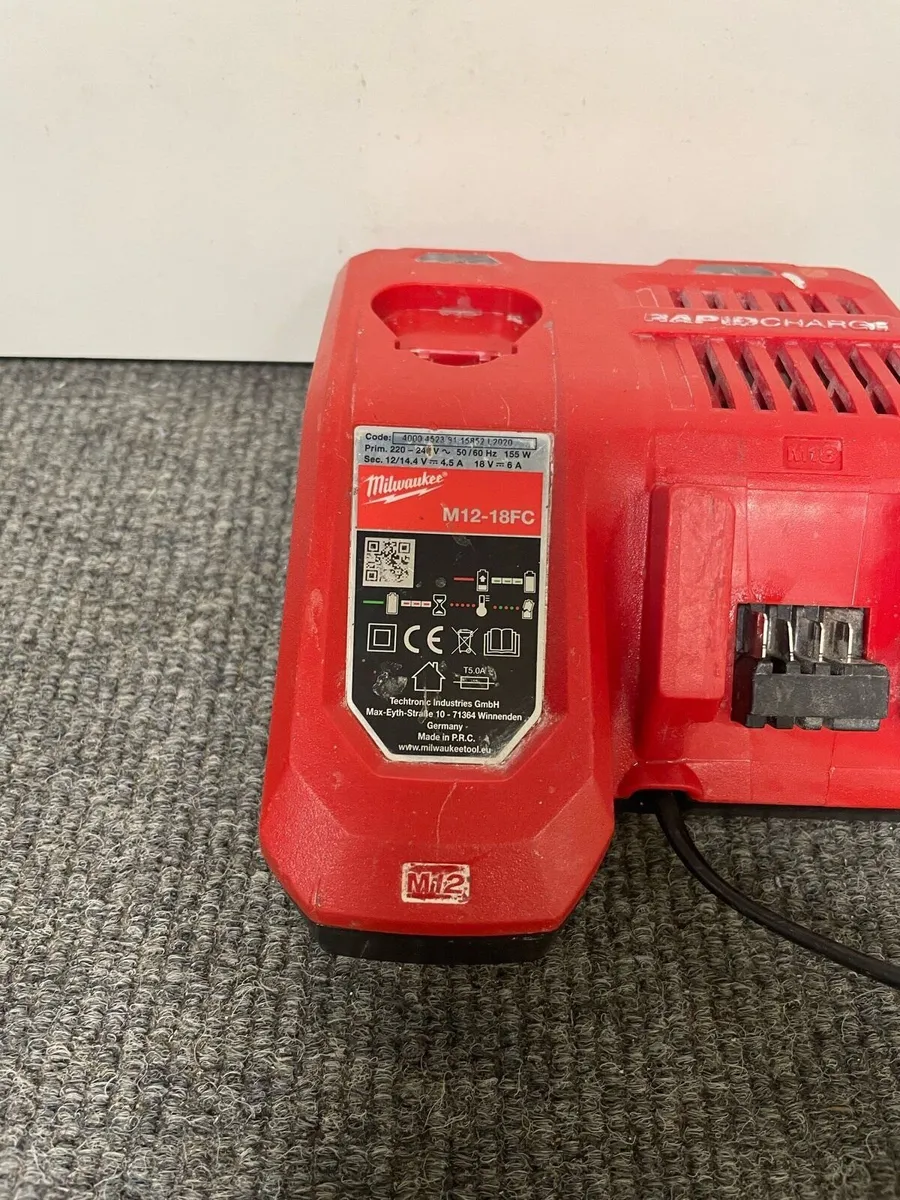 Milwaukee Multi Rapid Fast Charger 220V M12-18FC - Image 2