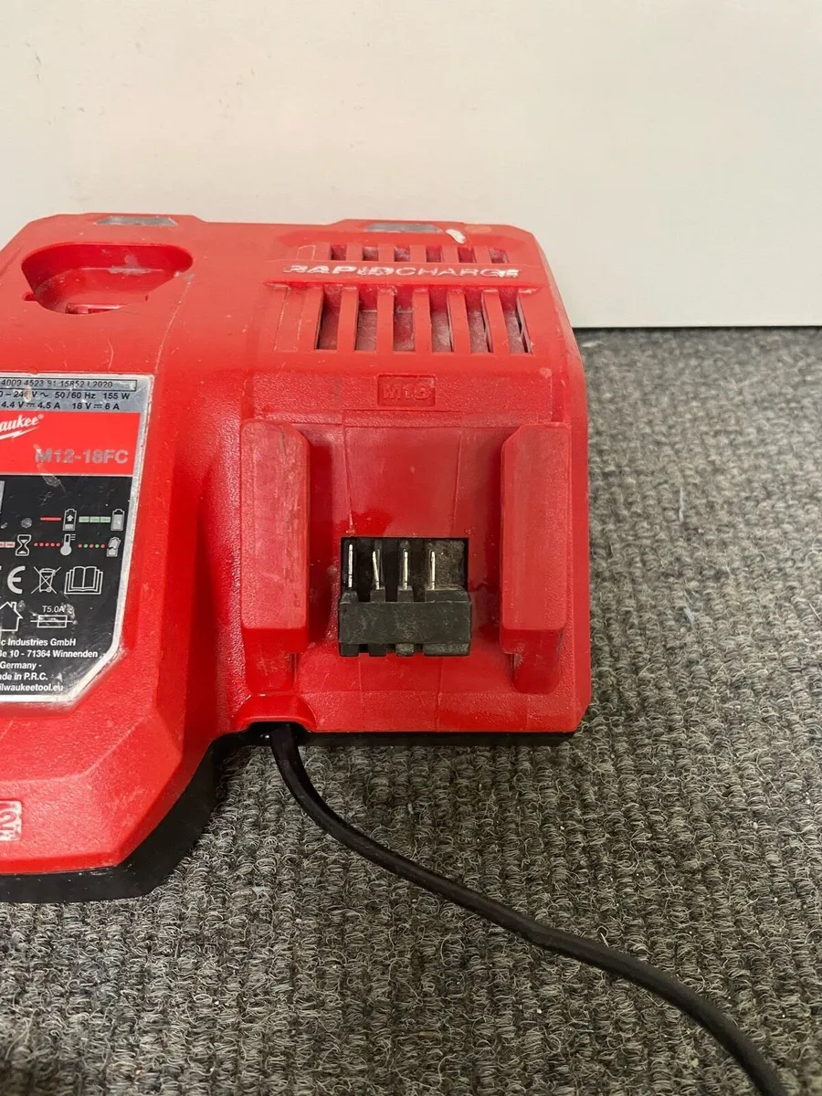 Milwaukee Multi Rapid Fast Charger 220V M12-18FC - Image 3
