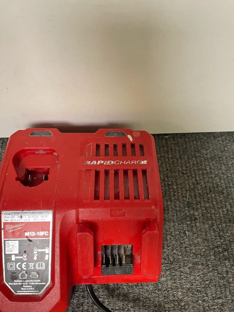 Milwaukee Multi Rapid Fast Charger 220V M12-18FC - Image 4