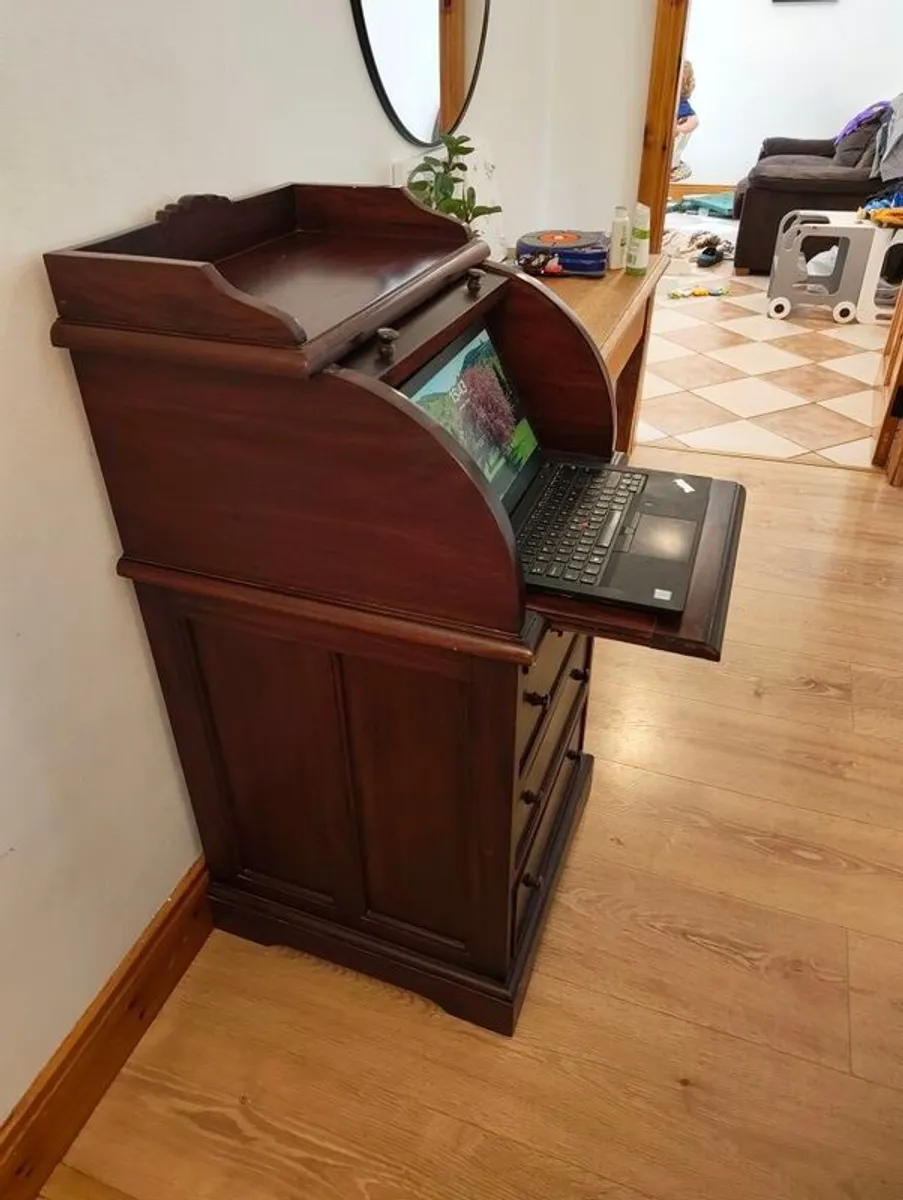 Mahogany cylinder-top writing desk. - Image 3