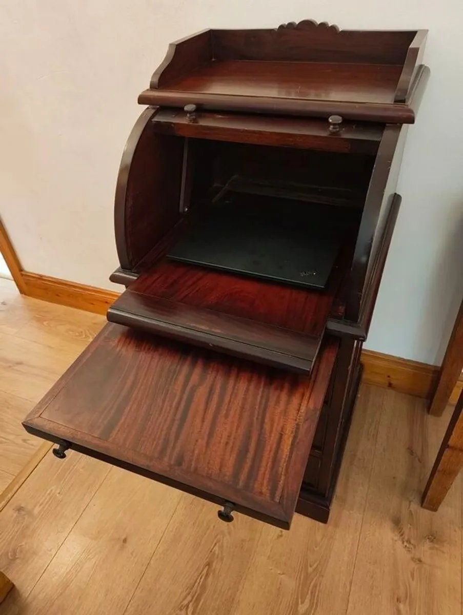 Mahogany cylinder-top writing desk. - Image 4