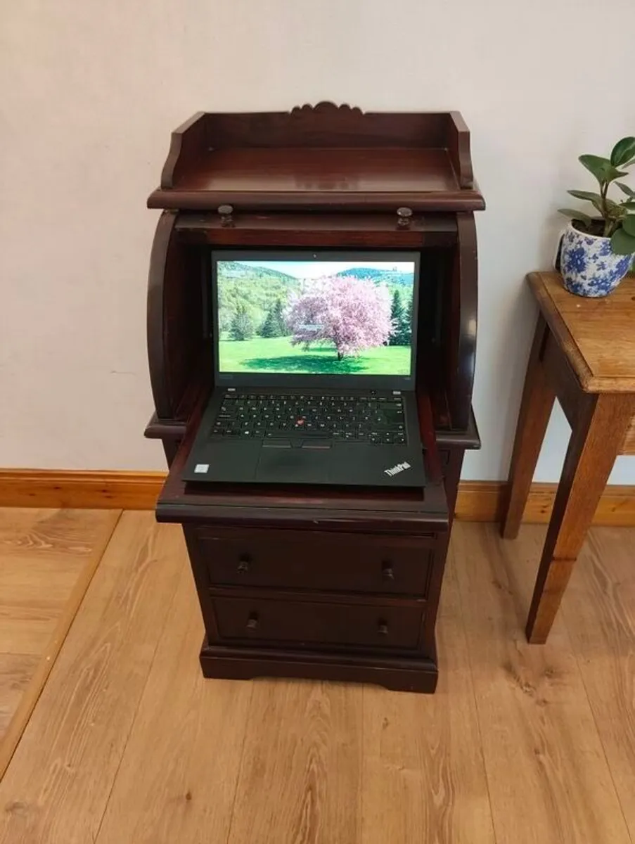 Mahogany cylinder-top writing desk. - Image 1