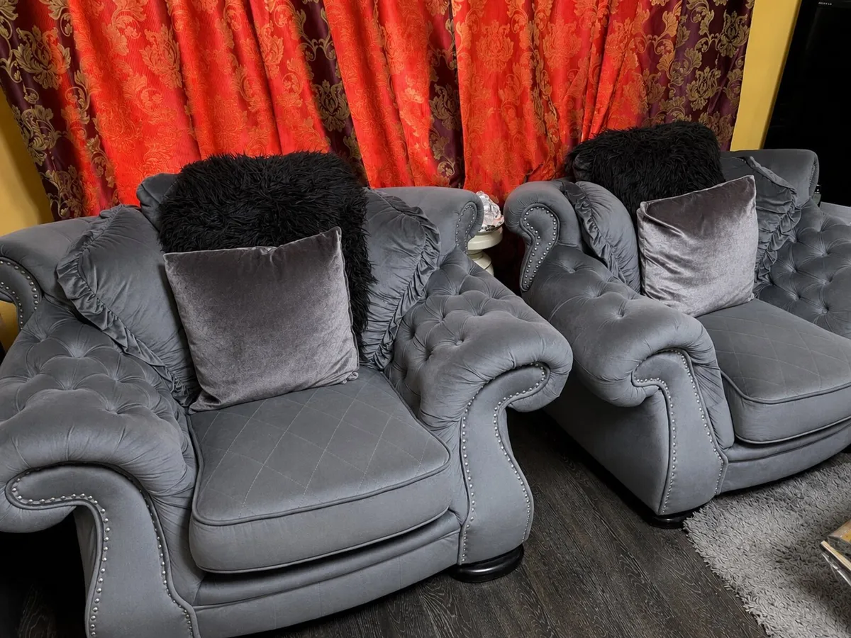 3 velvet set sofa - Image 4