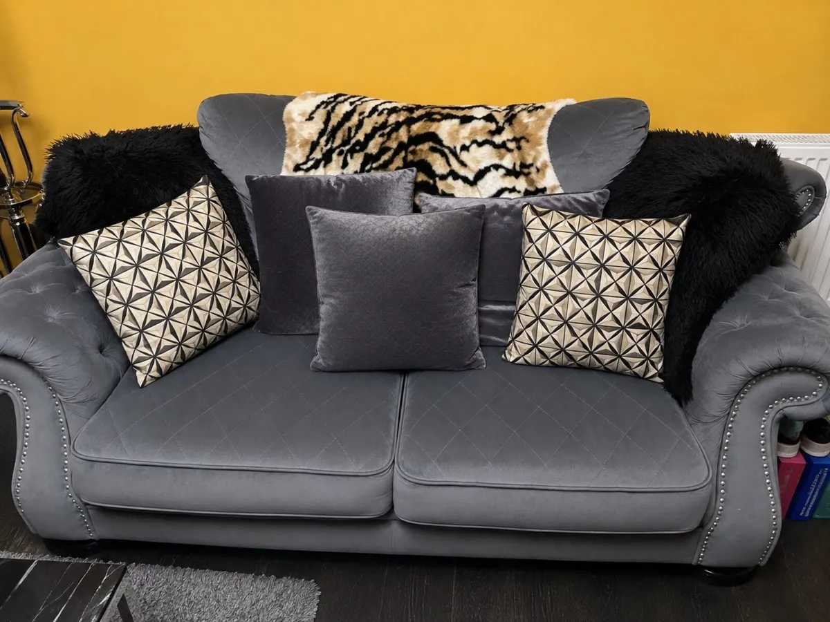 3 velvet set sofa - Image 2