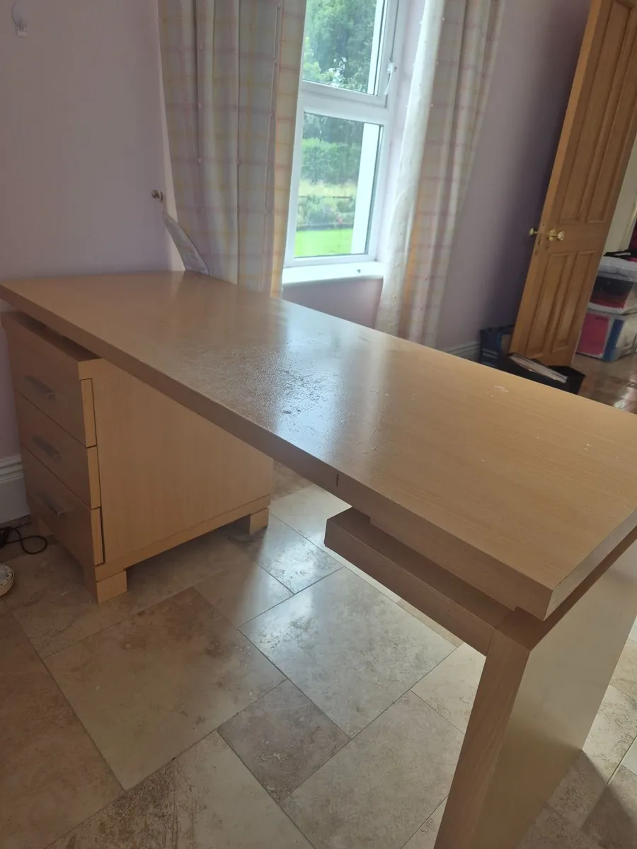 Desk and lamp - Image 2