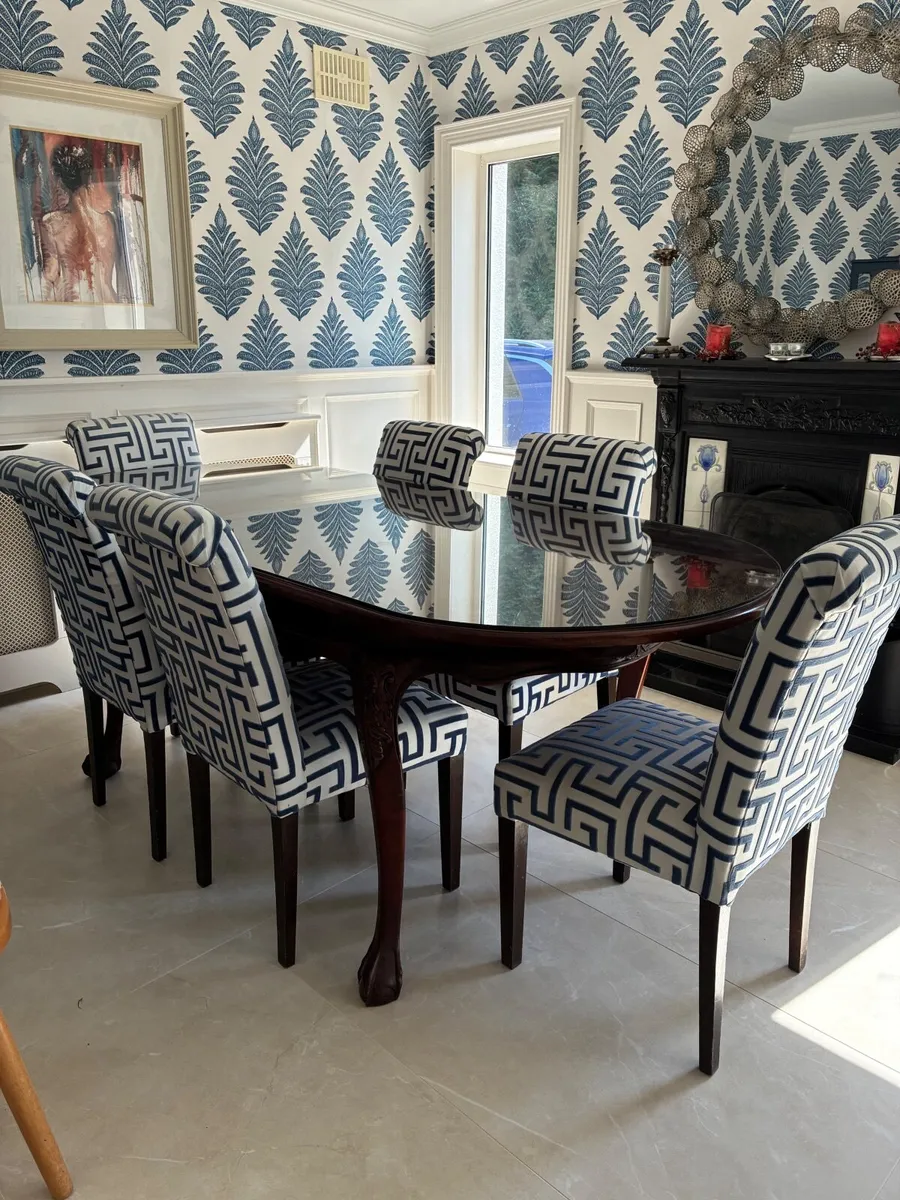 Mahogany Table and 6 chairs - Image 2
