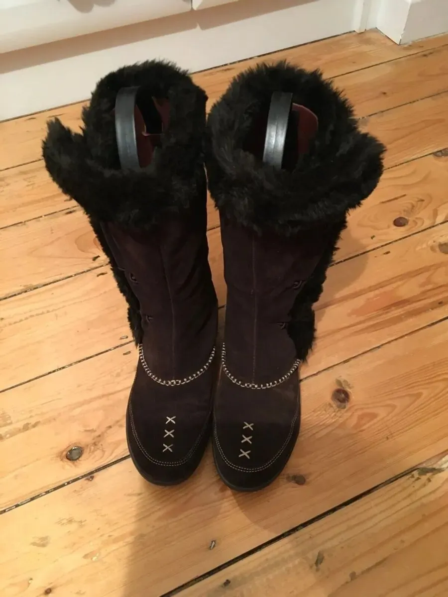 Ladies K Suede Boots, Size 7 - Image 3
