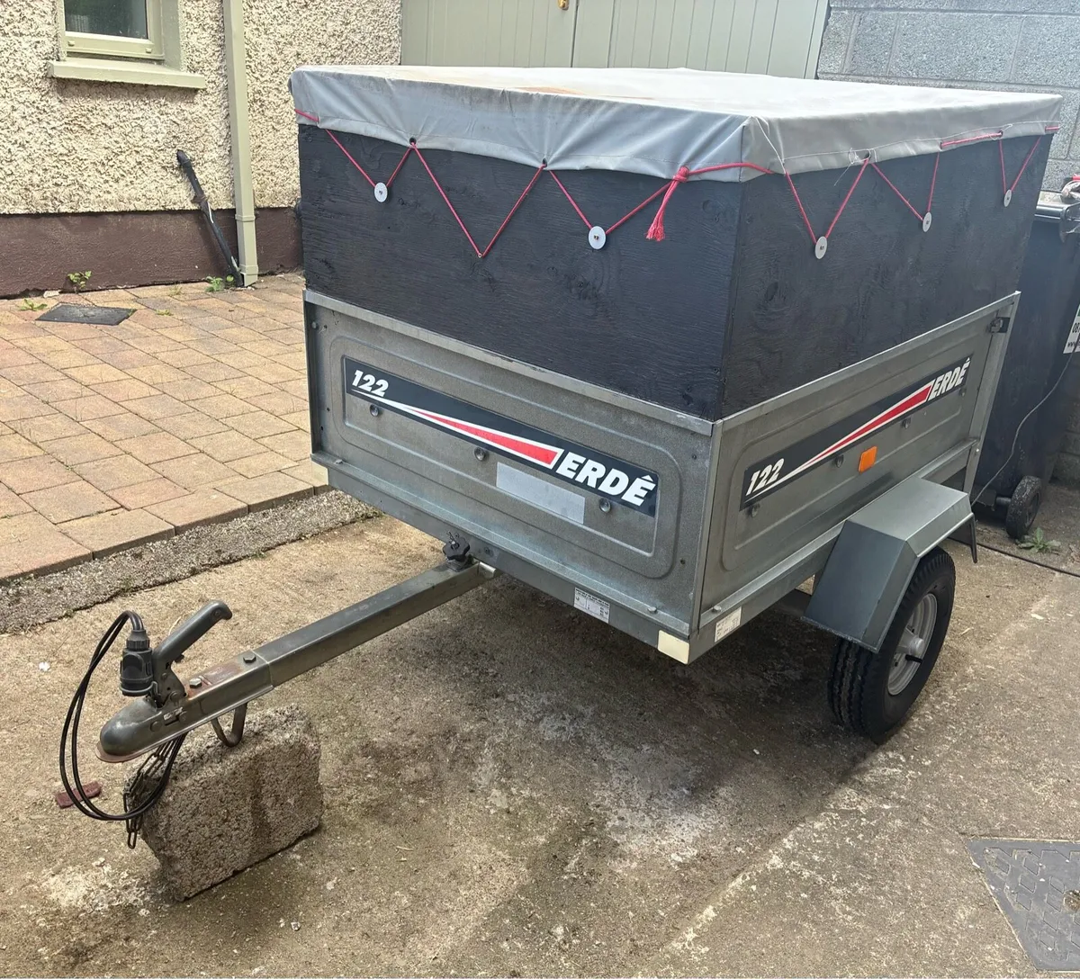 Erde Trailer - Image 1