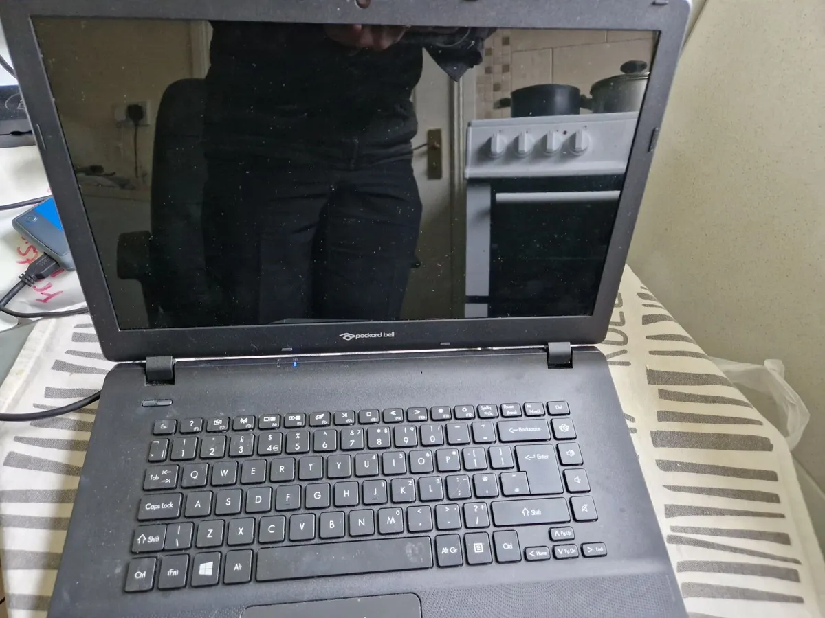 Packard Bell Laptop, EasyNote Z5WGM Intel Celeron - Image 2