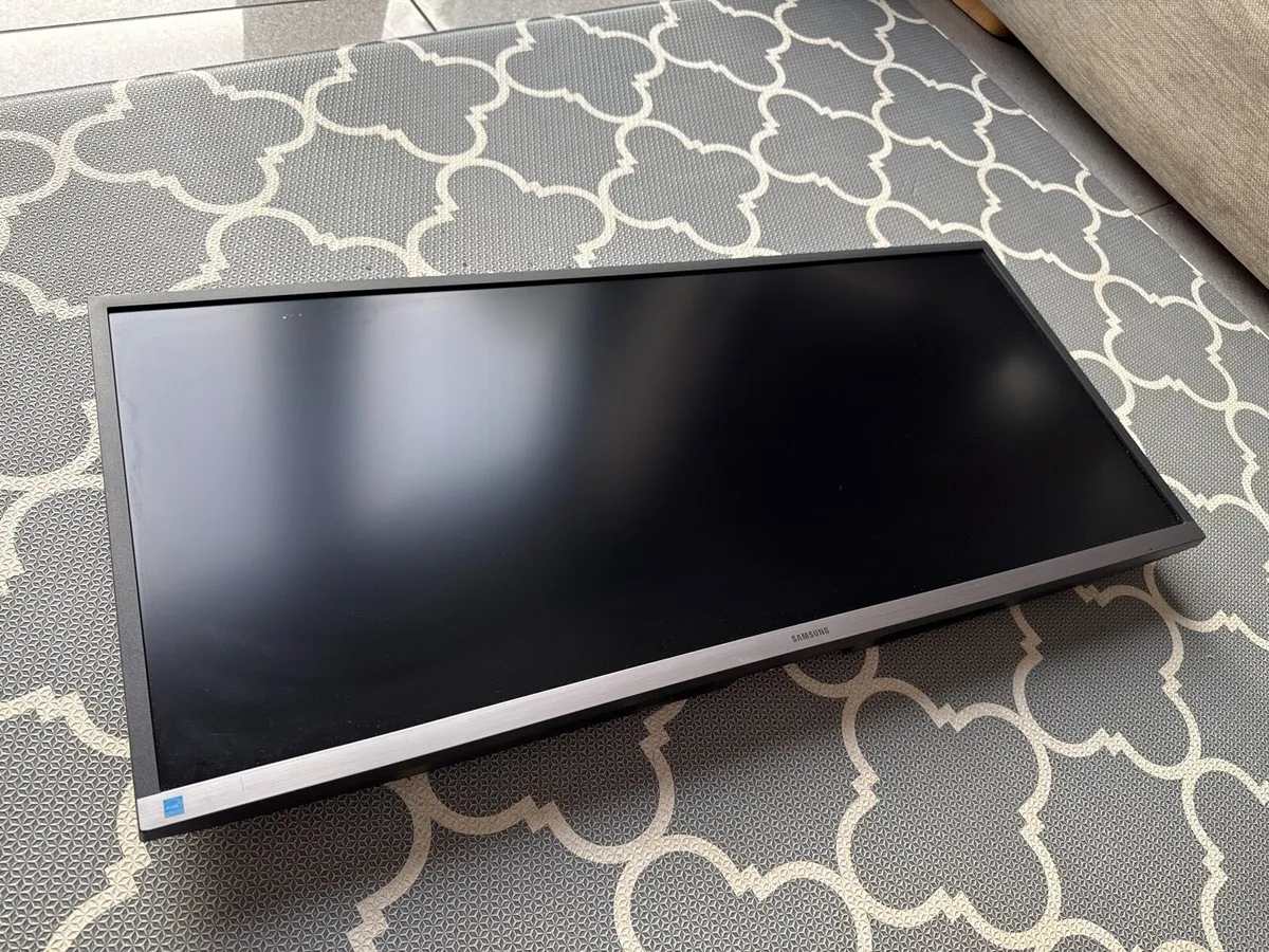 Samsung 34” ultra wide WQHD monitor - Image 1