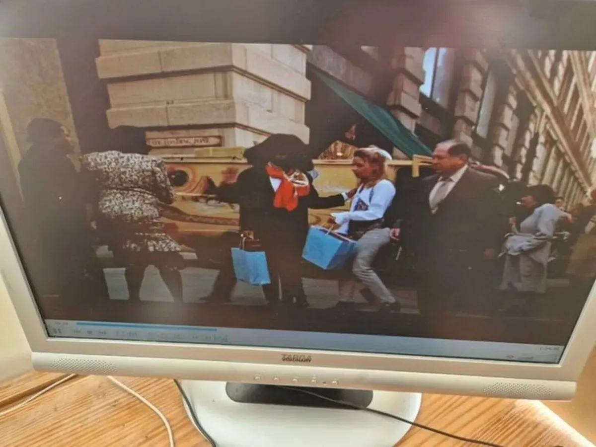 Targa Visionary 22" Monitor, Excellent Condition - Image 3