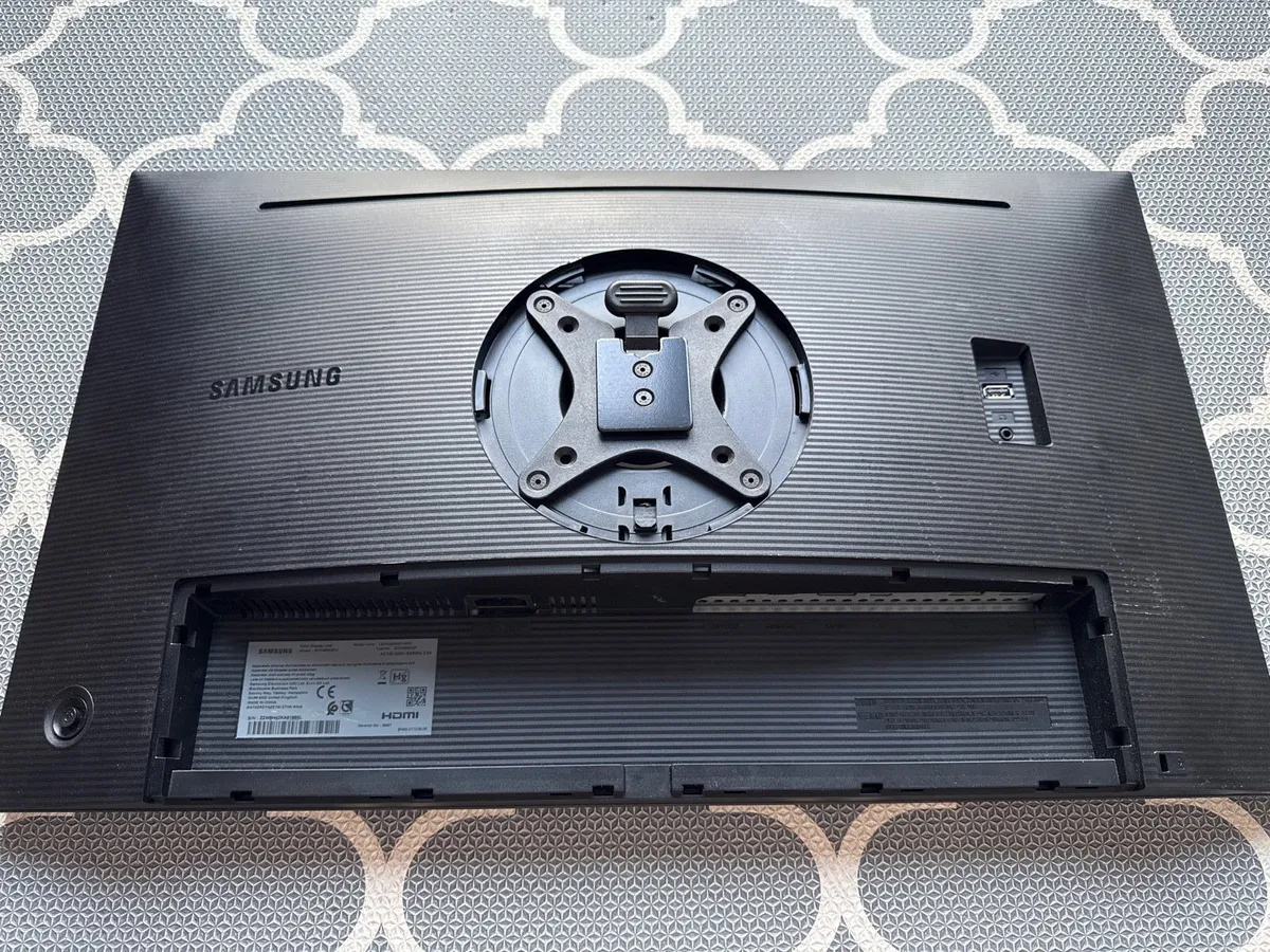 Samsung 27” QHD business monitor - Image 2