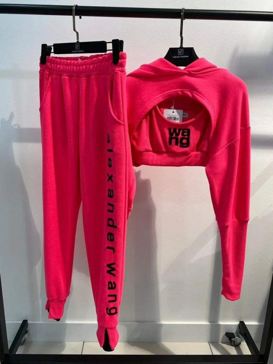 A three-pieces Wang Neon set with a skirt - Image 4