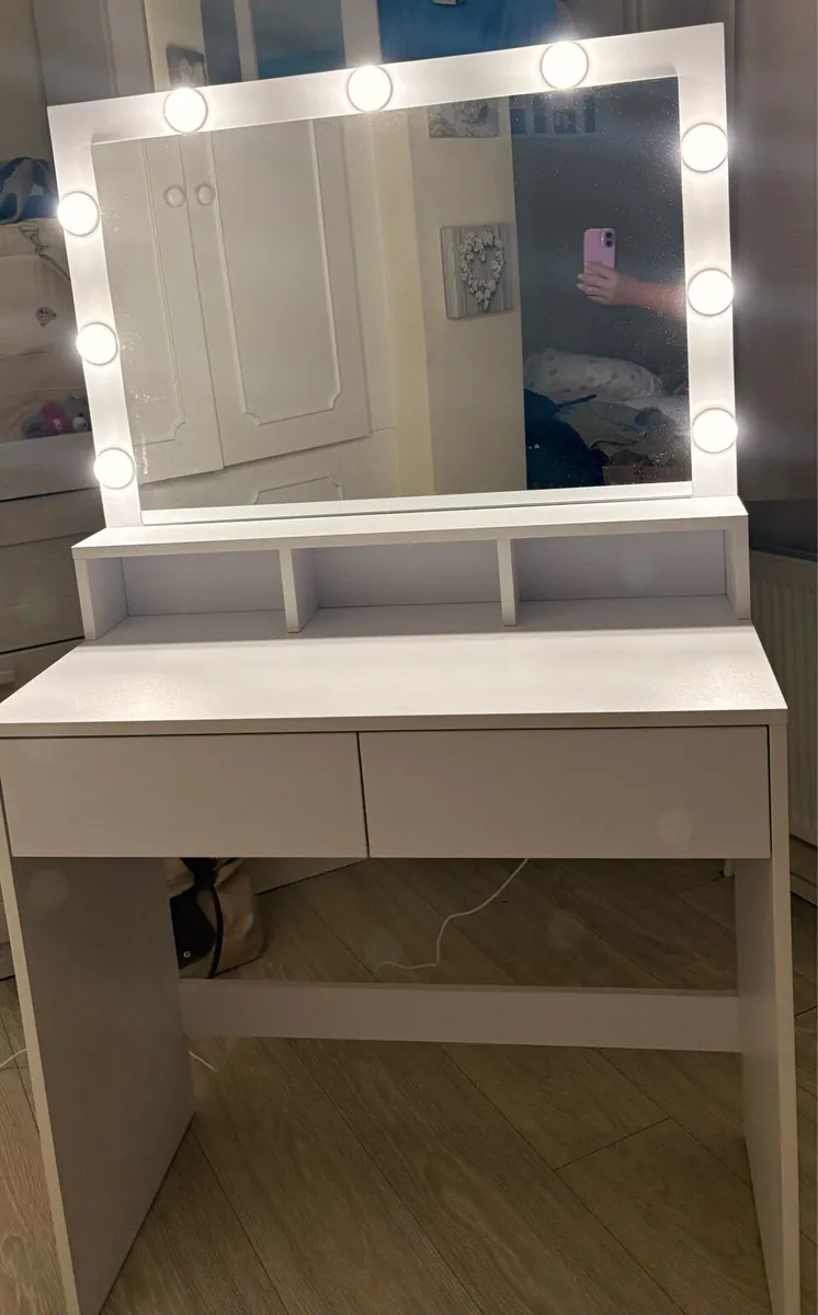 Vanity Table - Image 2