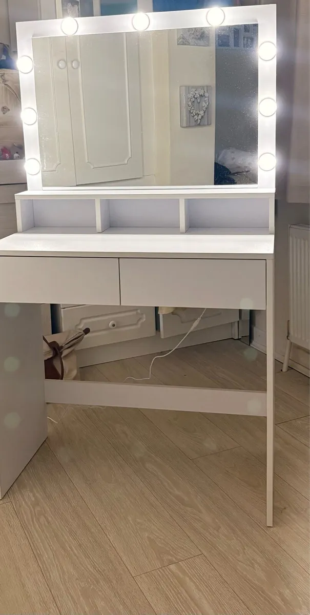 Vanity Table - Image 3