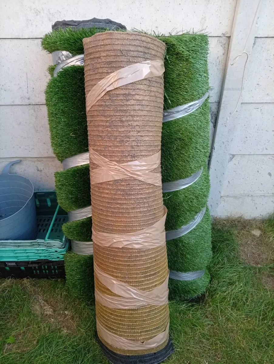 Fake grass strong and long - Image 1