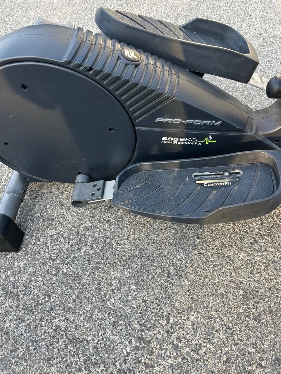 Pro form Elliptical Crosstrainer - Image 3