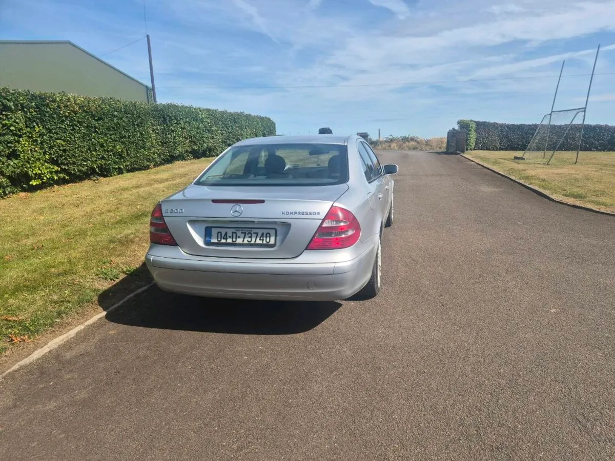Mercedes E200 - Image 3