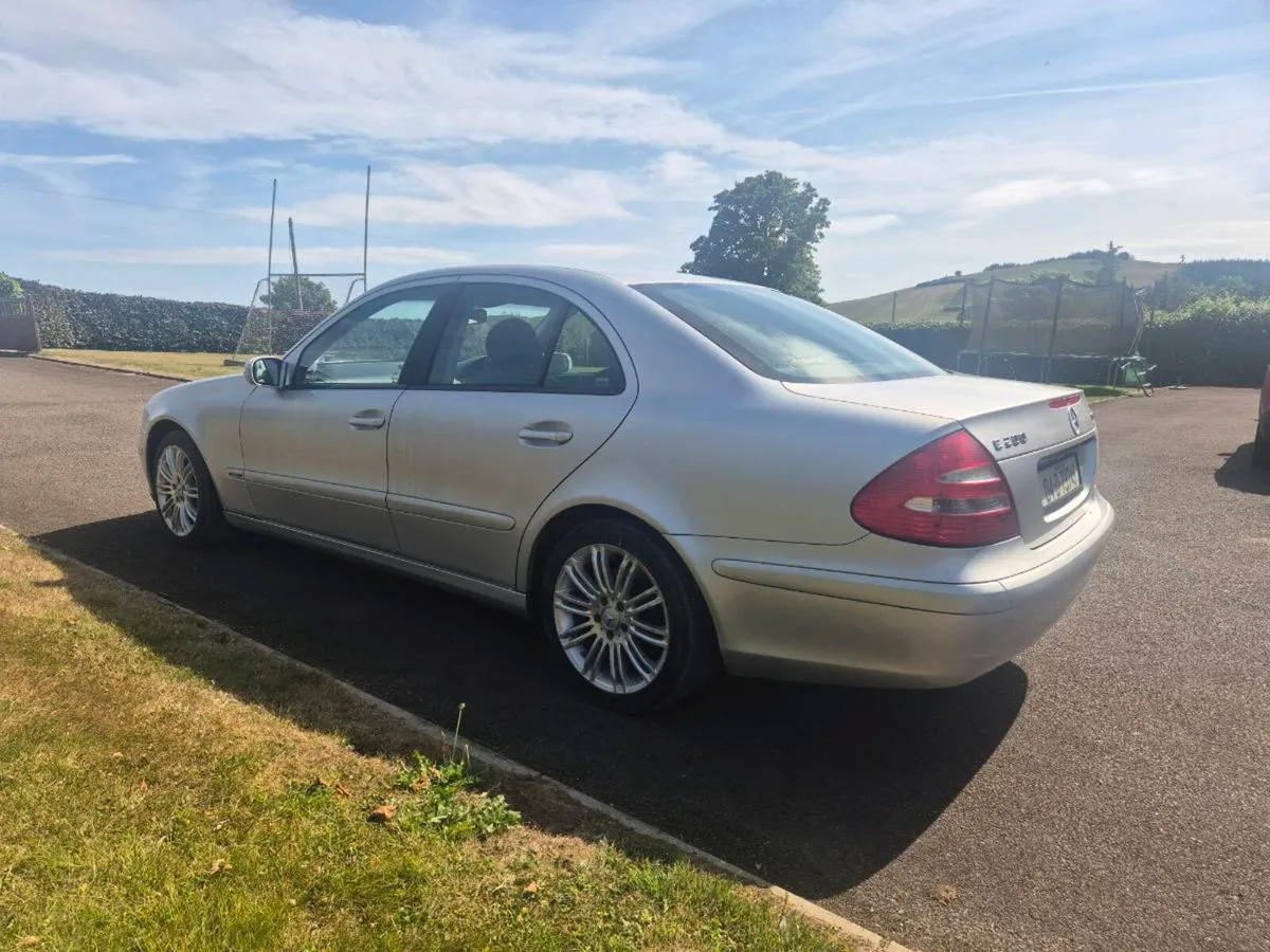 Mercedes E200 - Image 4