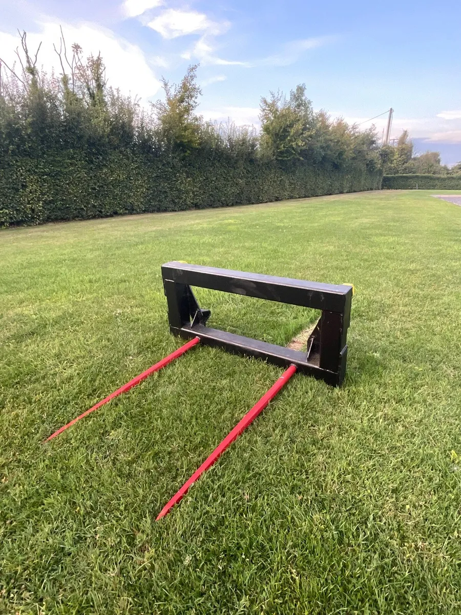 Bale spike for quicke hitch - Image 1