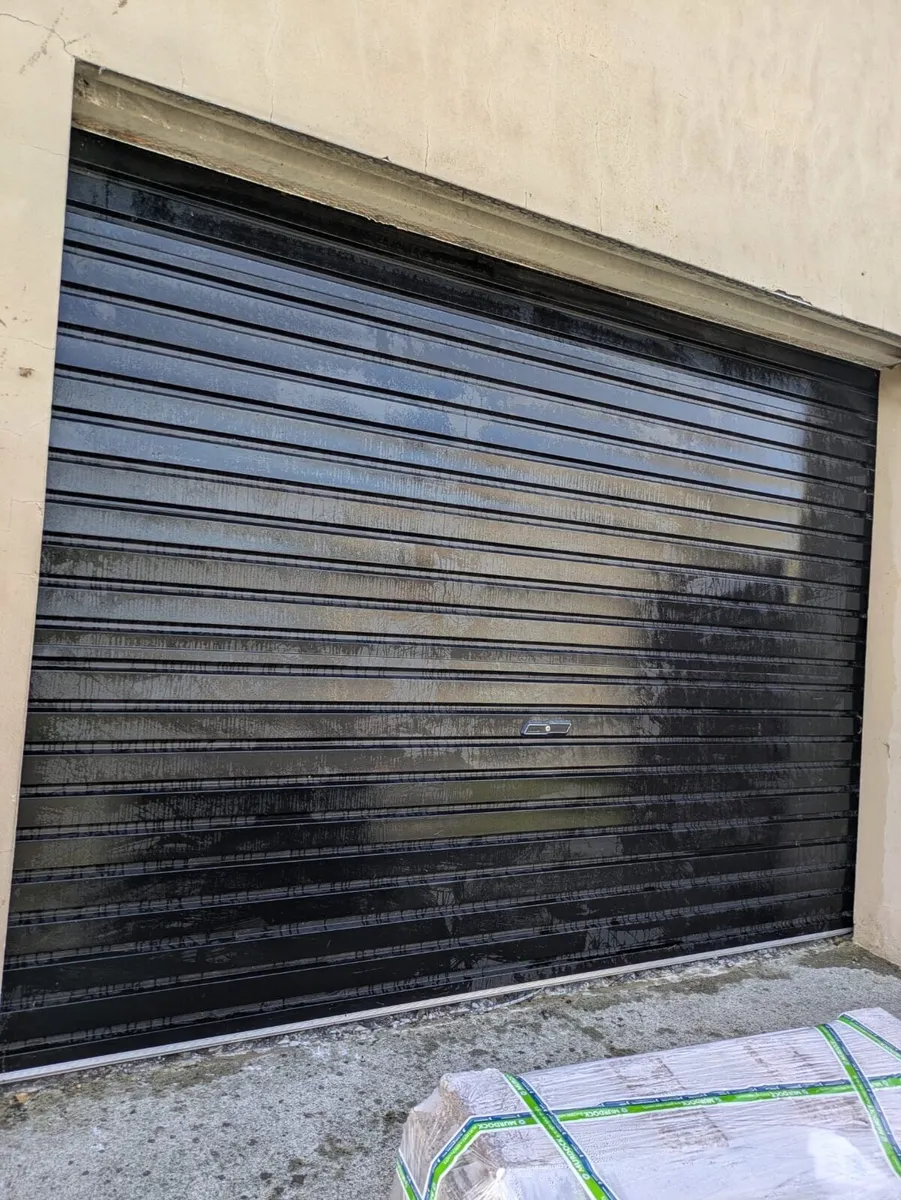 Garage roller door - Image 1