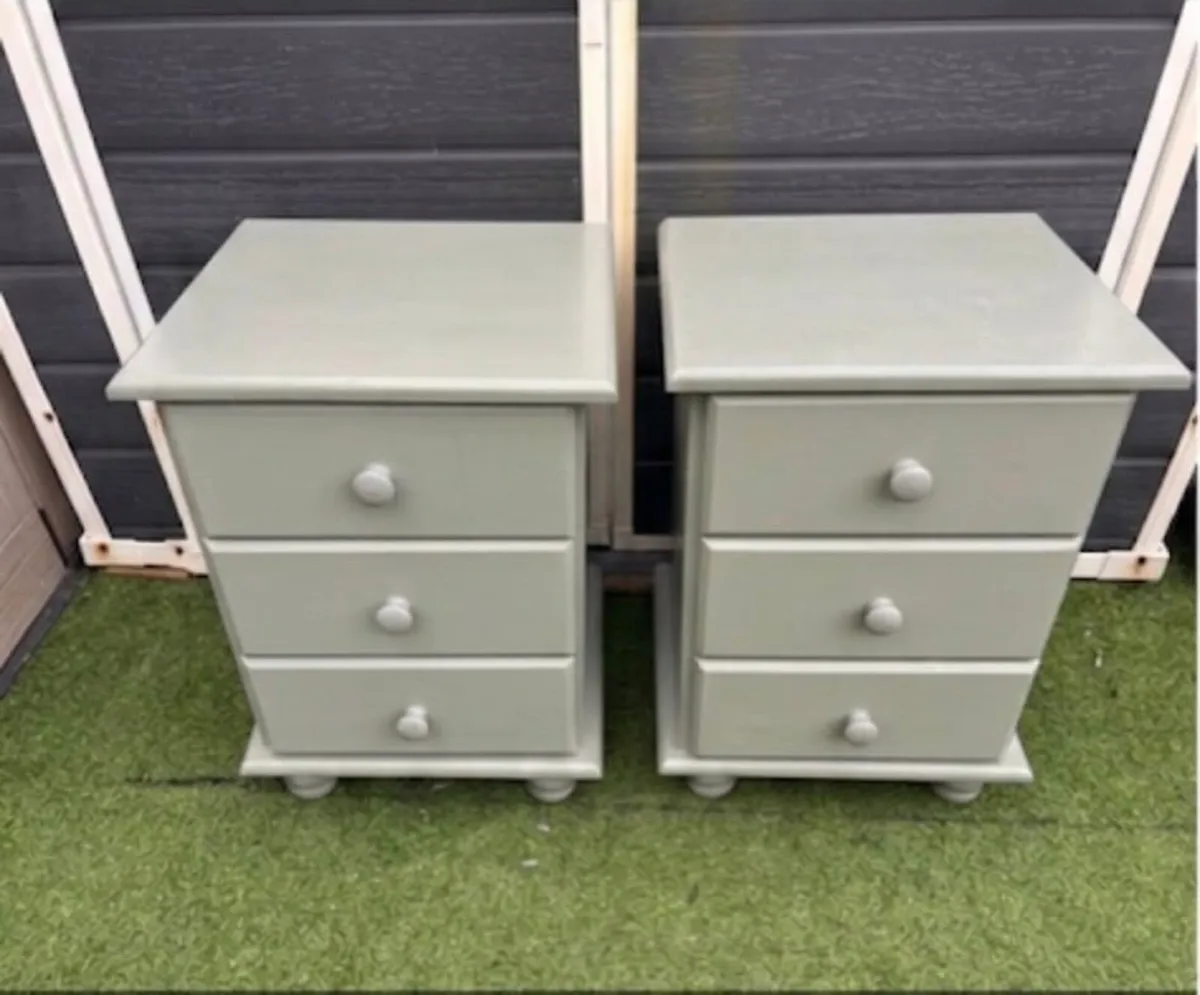 Bedside lockers pair