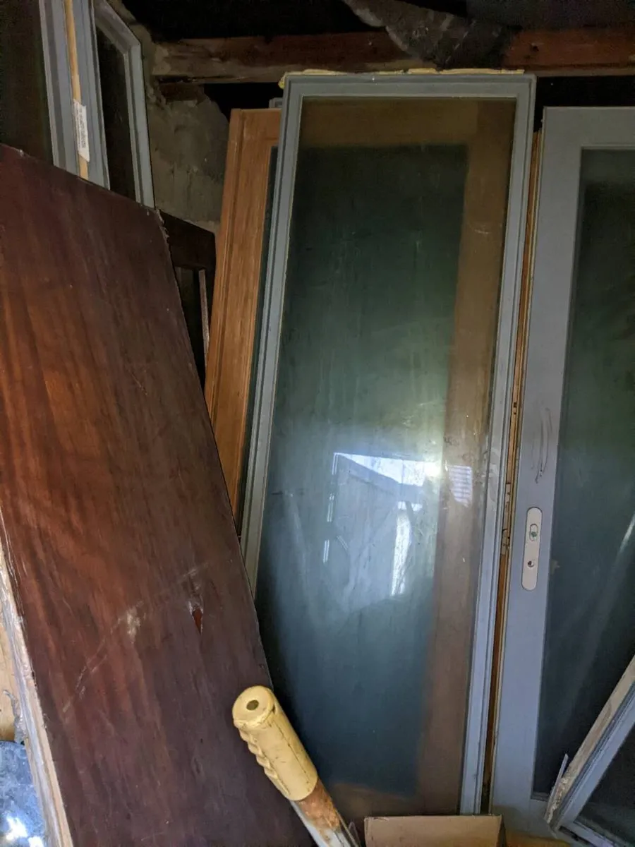 Doors and panels - Image 1