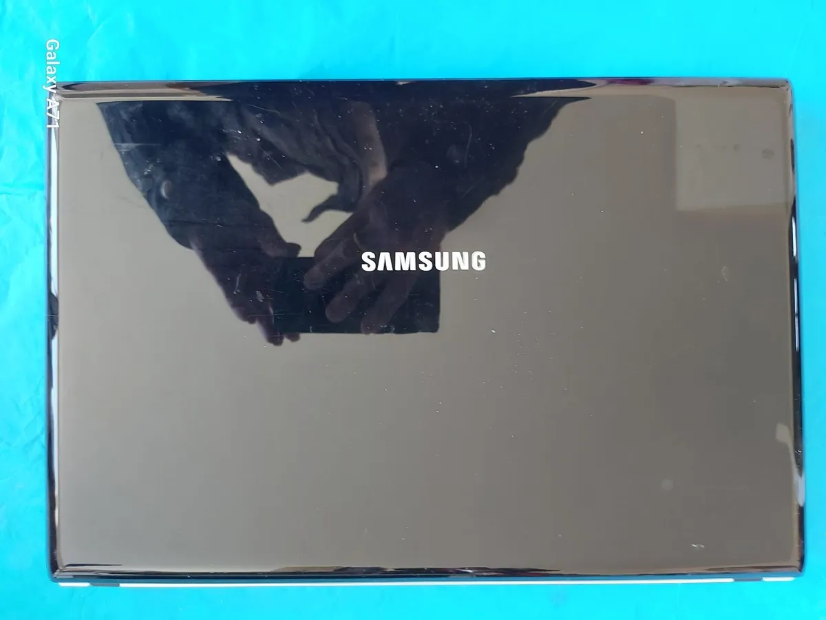 Samsung 15 inch Laptop, Model NP-R519, Windows 10 - Image 3