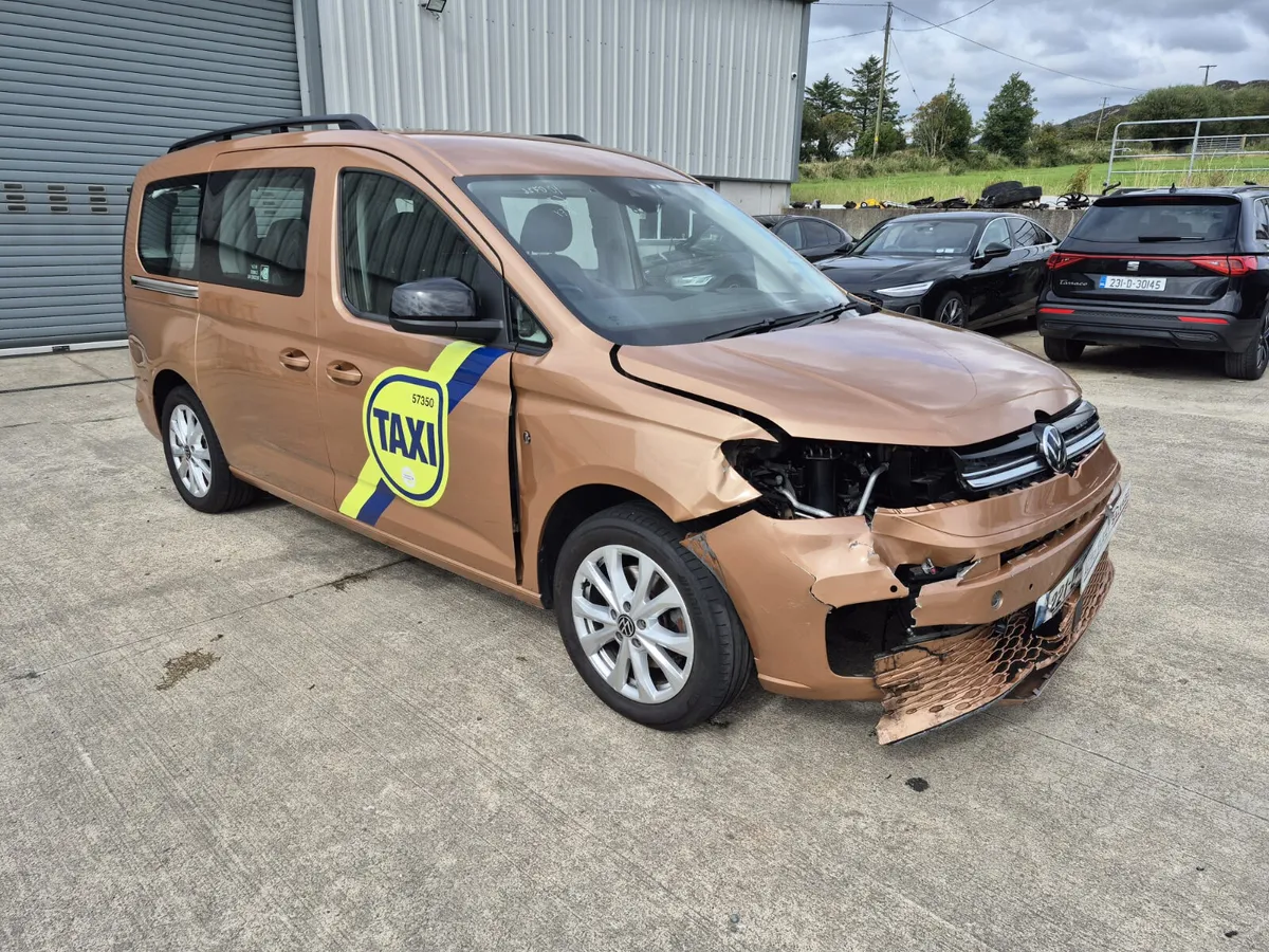 221 VW CADDY MAXI LIFE 2.0 TDI AUTO 7 SEATER WHEEL - Image 1