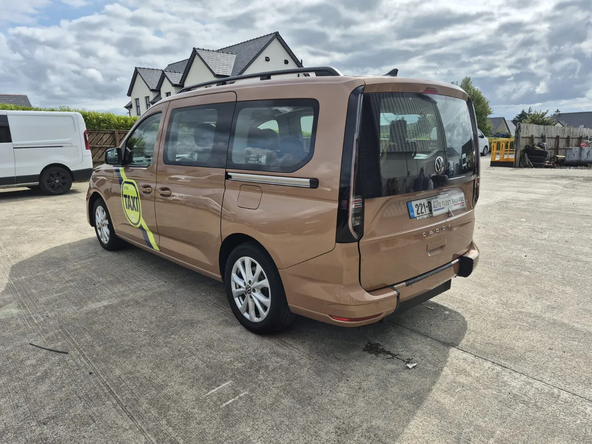 221 VW CADDY MAXI LIFE 2.0 TDI AUTO 7 SEATER WHEEL - Image 4
