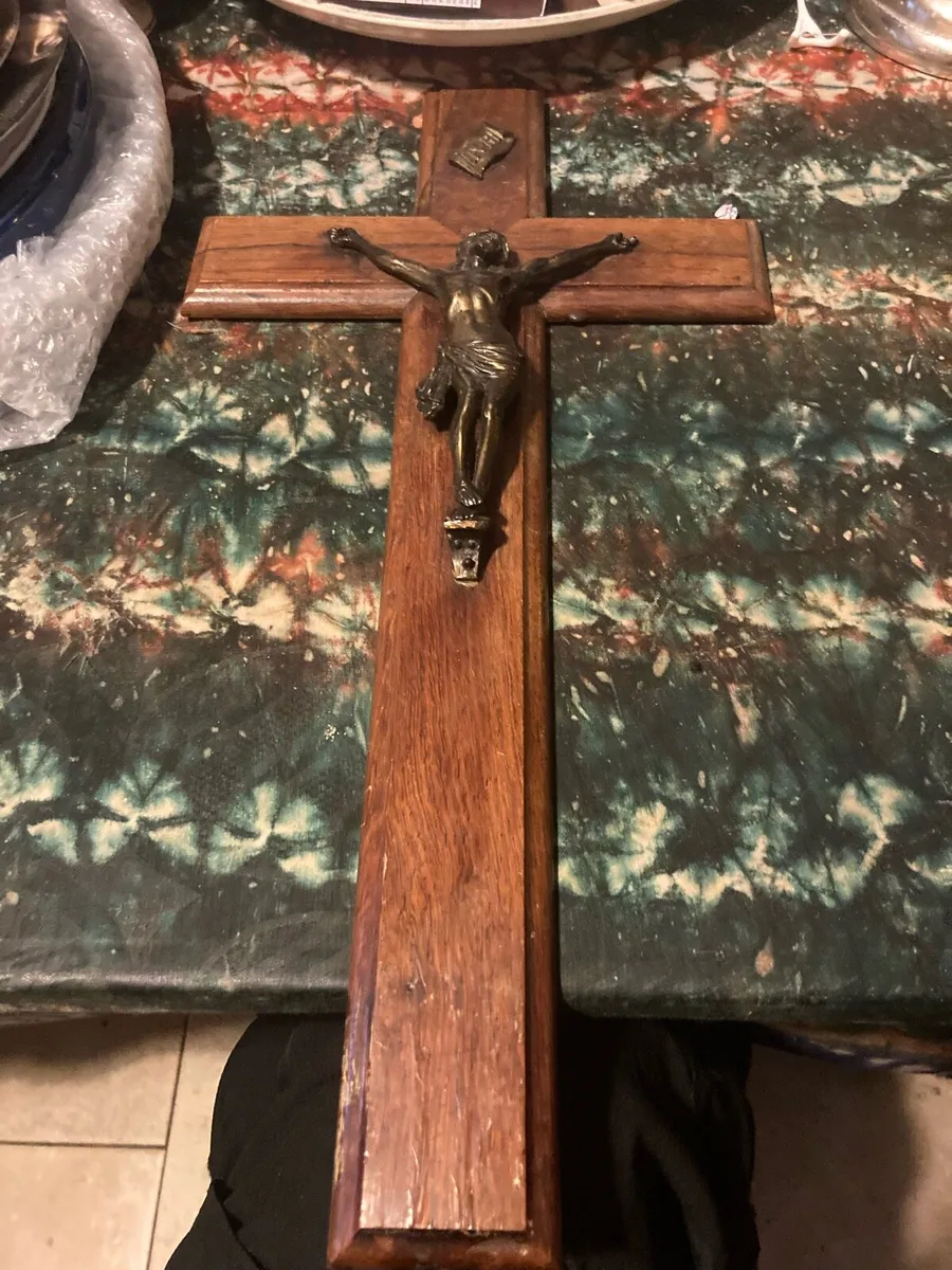 Large crucifix free postage