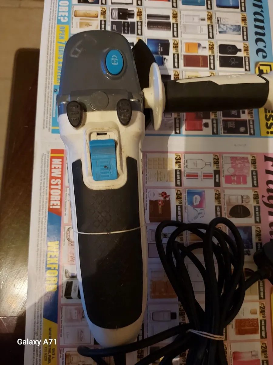 Mac Allister 750W 240V 115mm Angle Grinder - Image 2