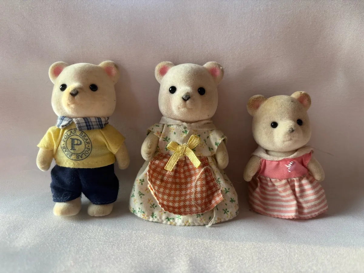 21 Sylvanian Family Dolls - Image 2