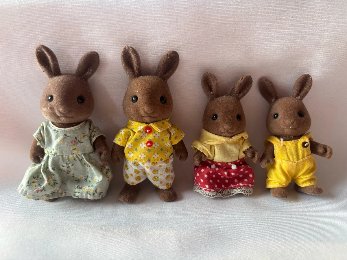 21 Sylvanian Family Dolls - Image 4